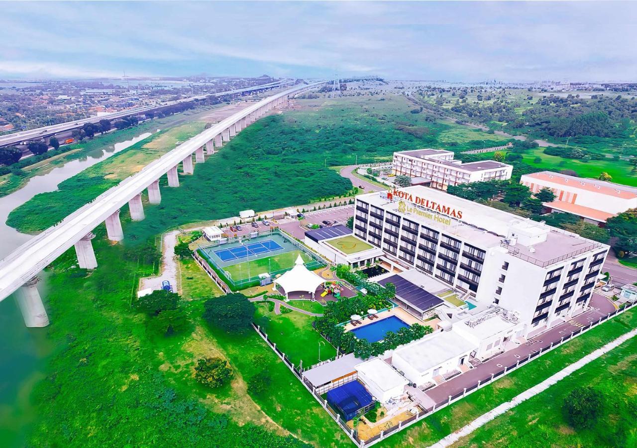 Le Premier Hotel Deltamas Cikarang Esterno foto