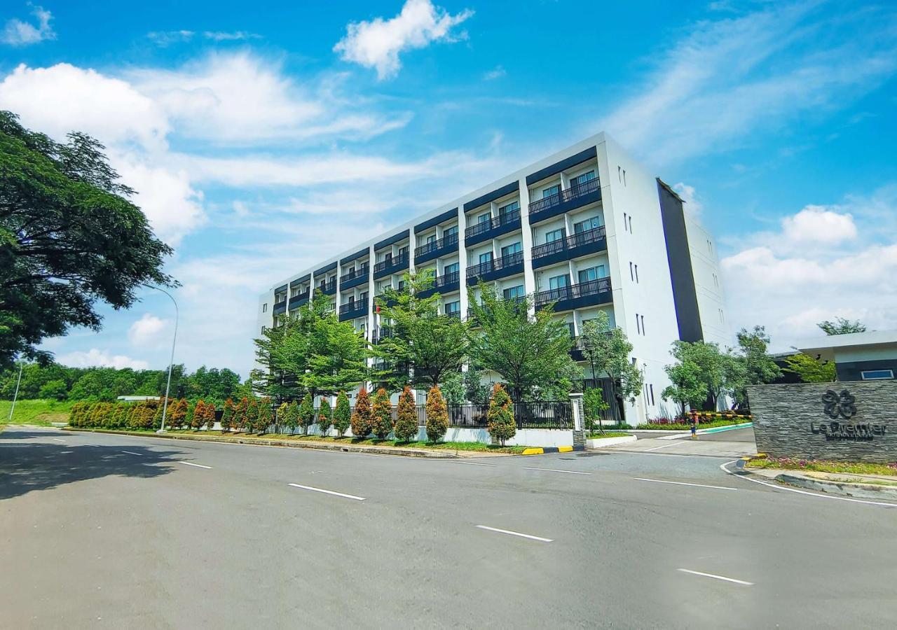 Le Premier Hotel Deltamas Cikarang Esterno foto