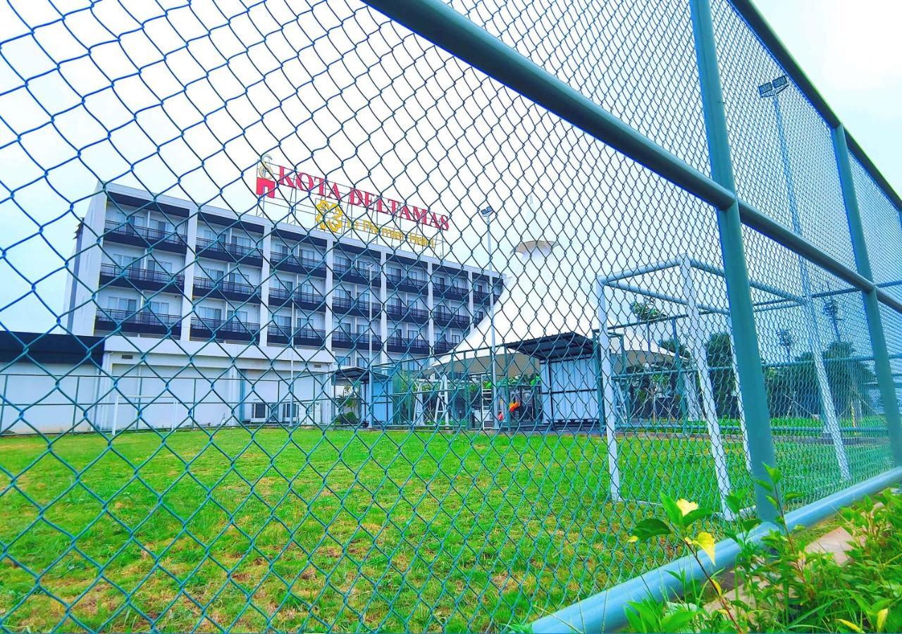Le Premier Hotel Deltamas Cikarang Esterno foto