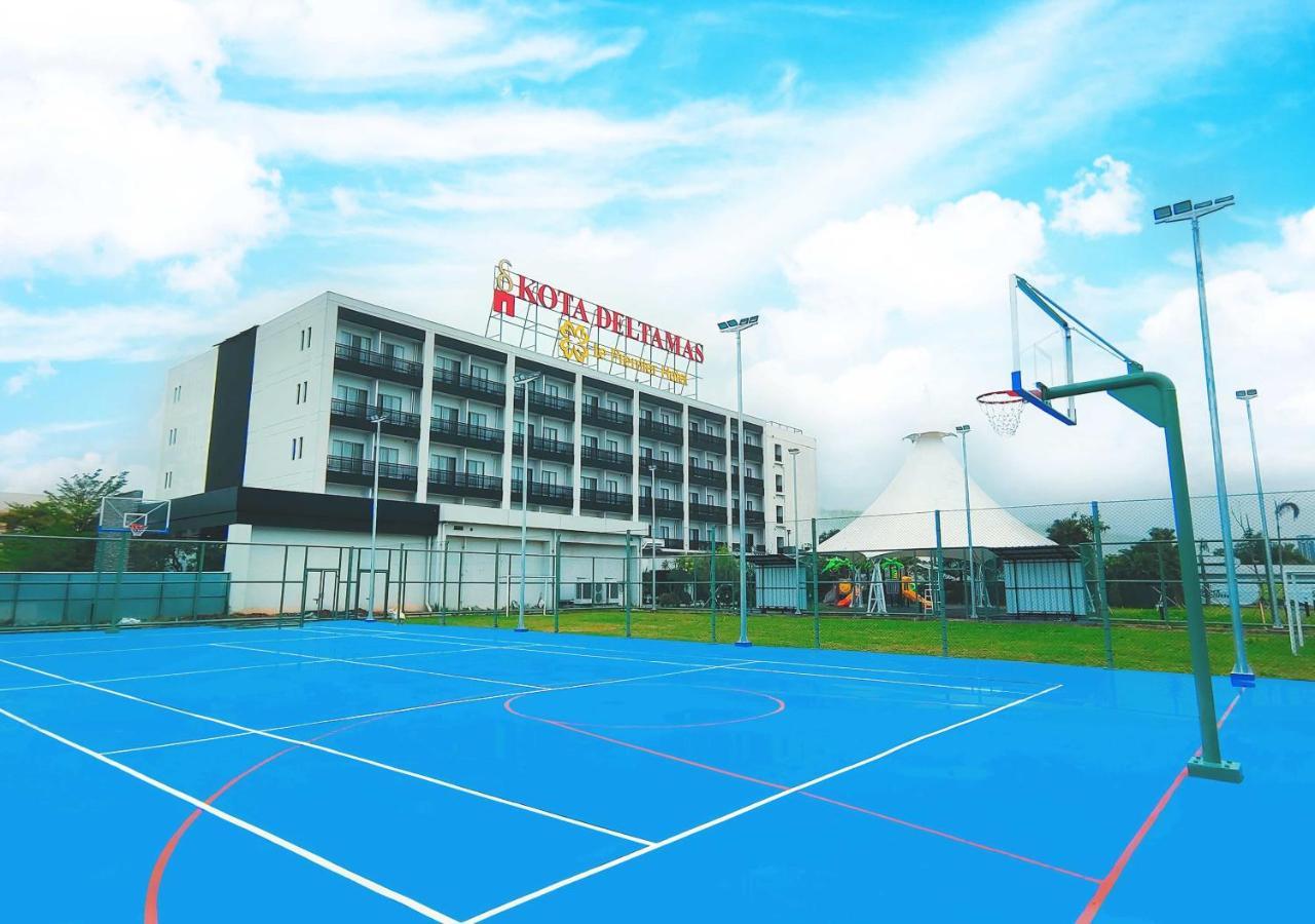 Le Premier Hotel Deltamas Cikarang Esterno foto