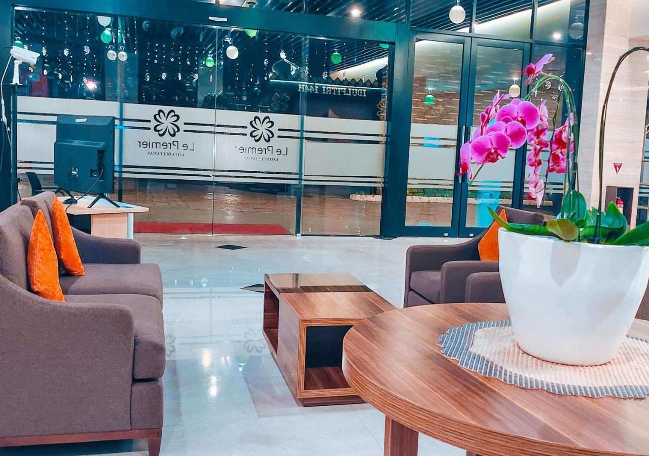 Le Premier Hotel Deltamas Cikarang Esterno foto