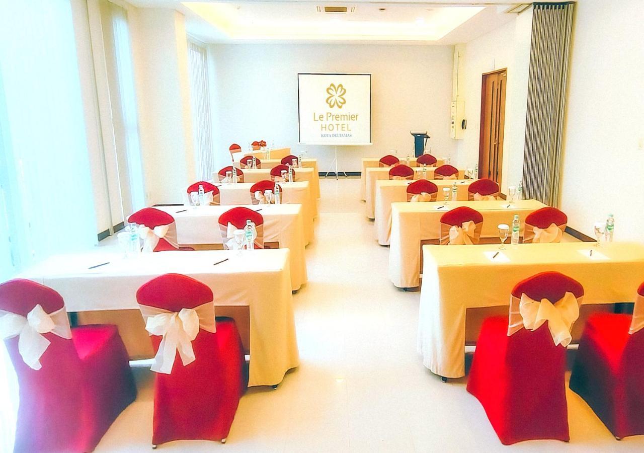 Le Premier Hotel Deltamas Cikarang Esterno foto
