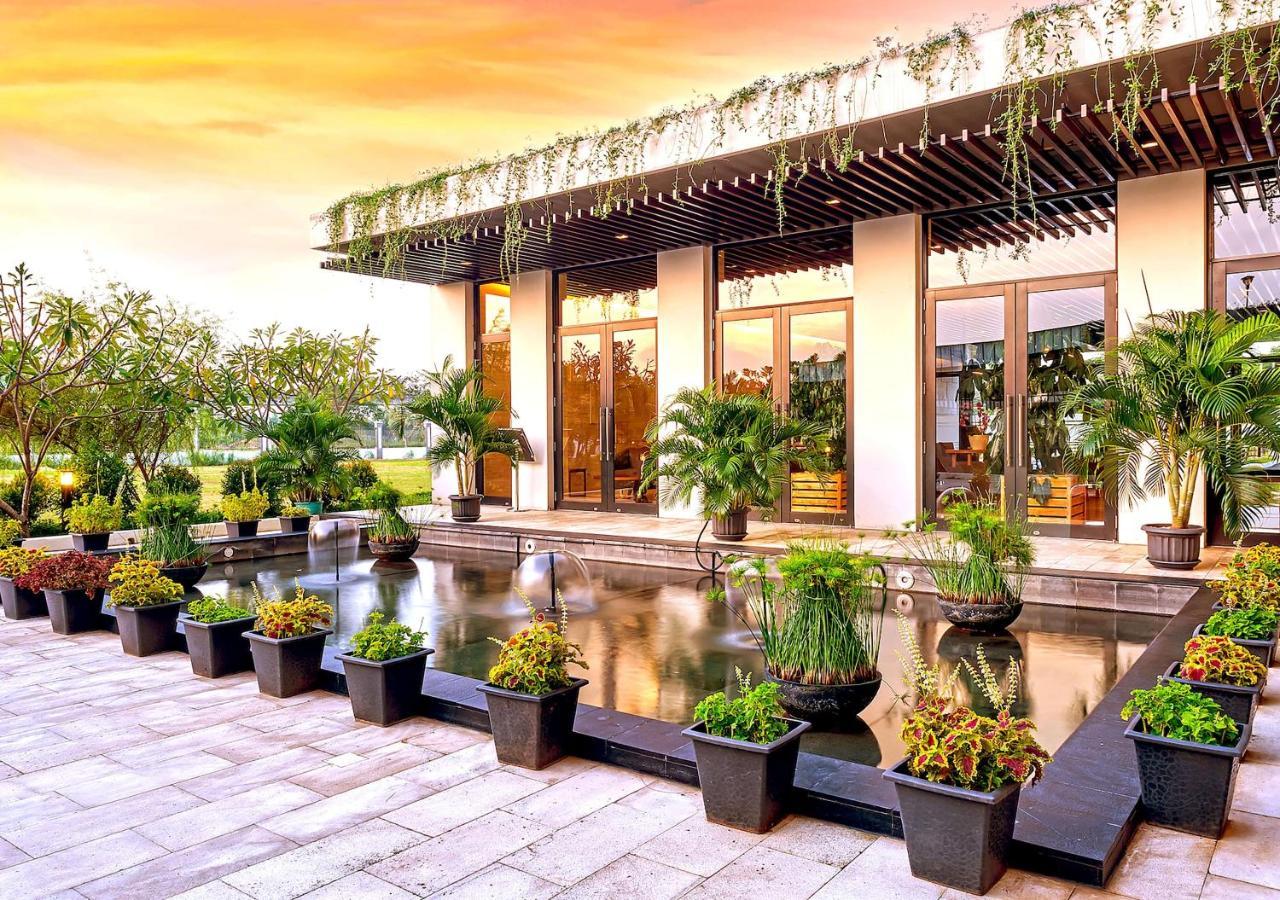 Le Premier Hotel Deltamas Cikarang Esterno foto