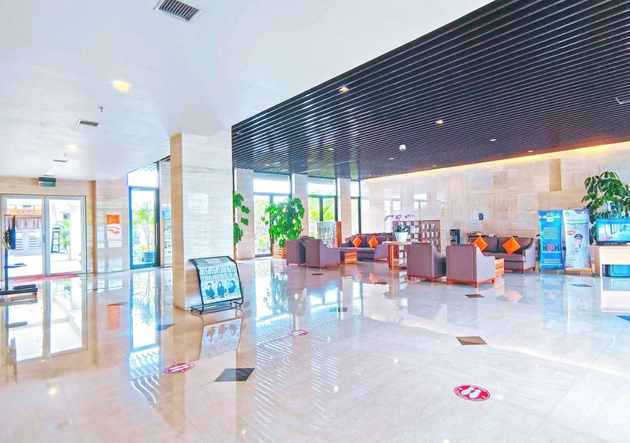 Le Premier Hotel Deltamas Cikarang Esterno foto