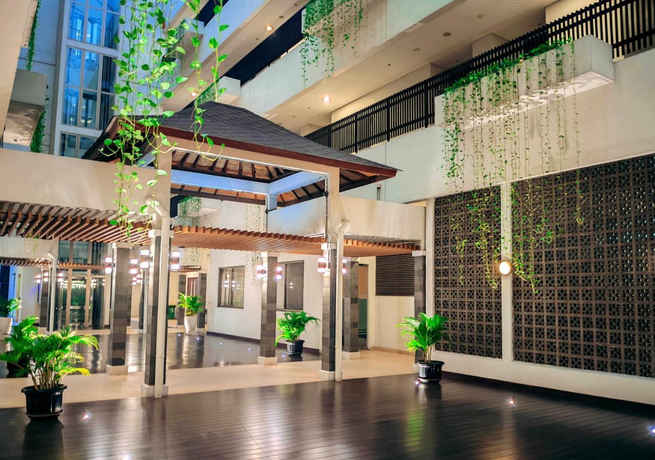 Le Premier Hotel Deltamas Cikarang Esterno foto