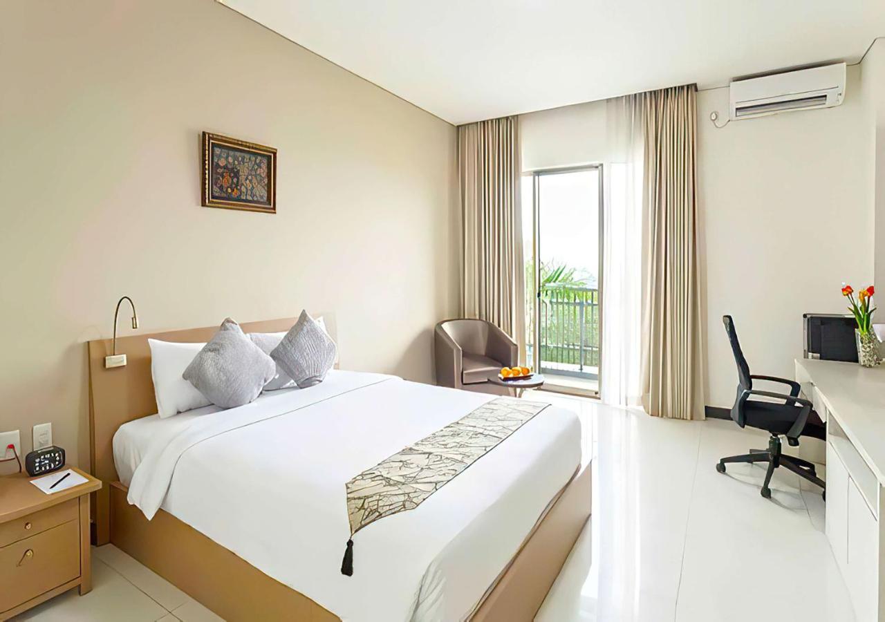 Le Premier Hotel Deltamas Cikarang Esterno foto