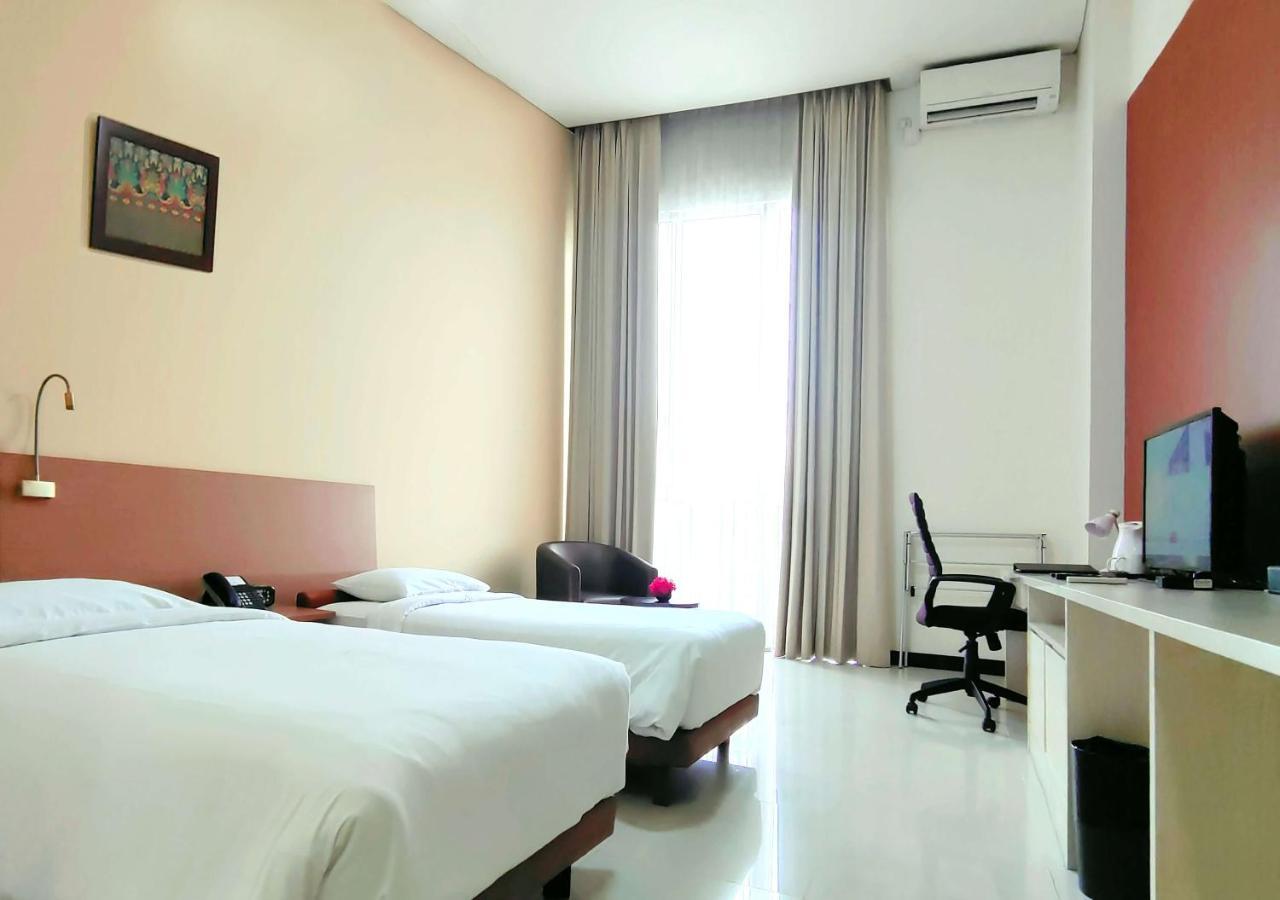 Le Premier Hotel Deltamas Cikarang Esterno foto