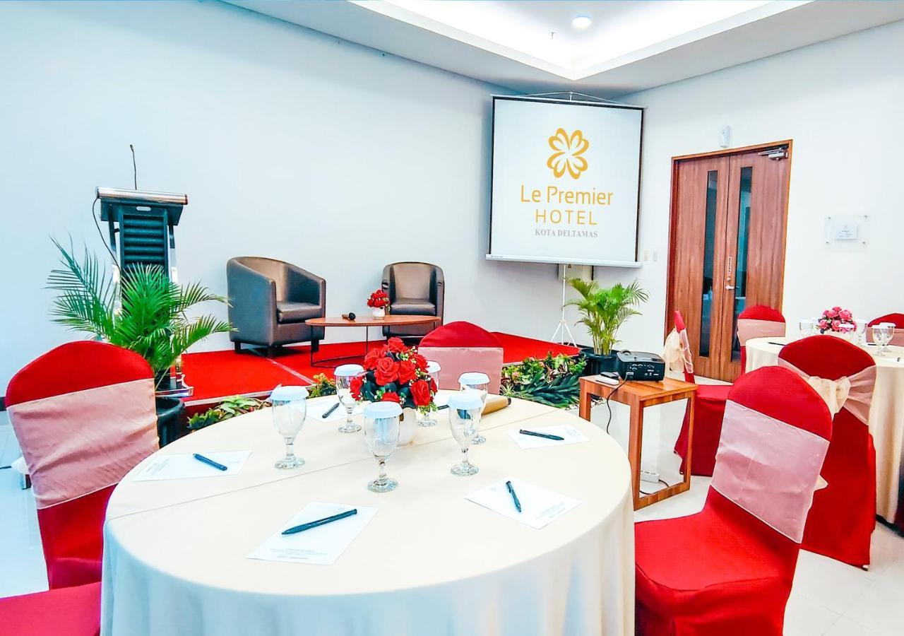 Le Premier Hotel Deltamas Cikarang Esterno foto