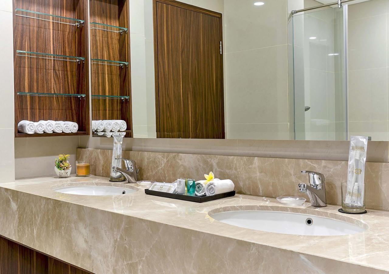 Le Premier Hotel Deltamas Cikarang Esterno foto