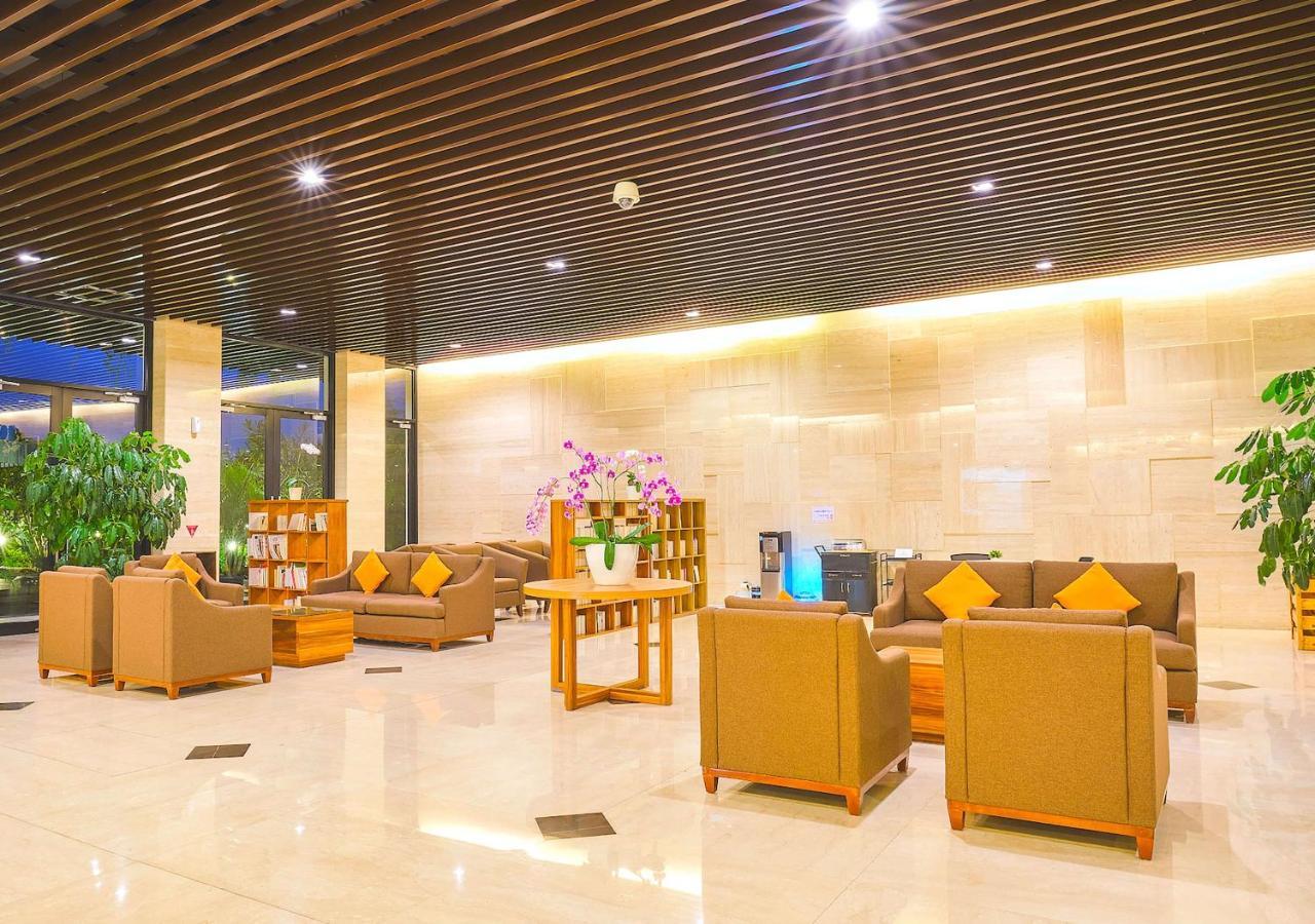 Le Premier Hotel Deltamas Cikarang Esterno foto