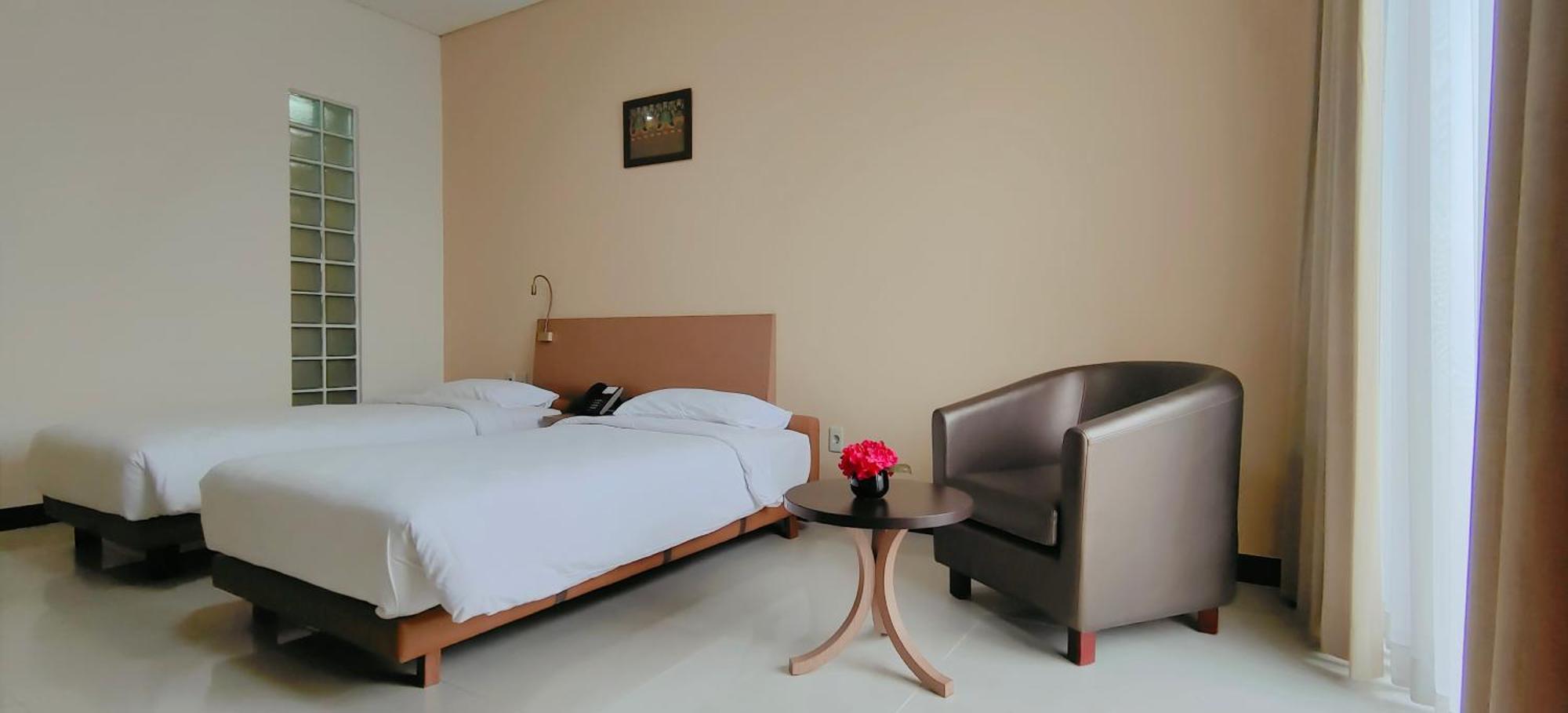 Le Premier Hotel Deltamas Cikarang Esterno foto