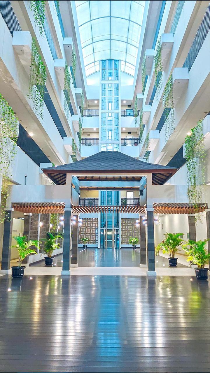 Le Premier Hotel Deltamas Cikarang Esterno foto